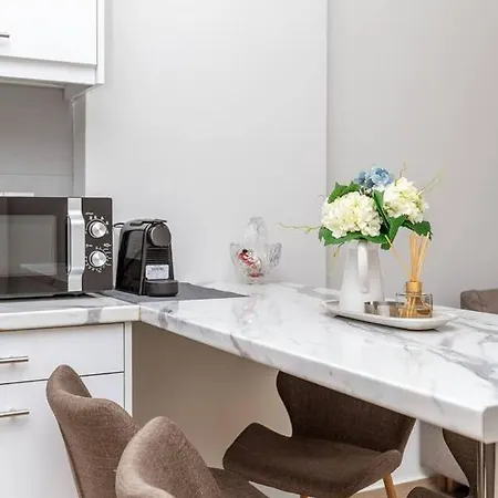 Cozy 2bd Beachfront Escape In The Heart Of Glyfada Apartment