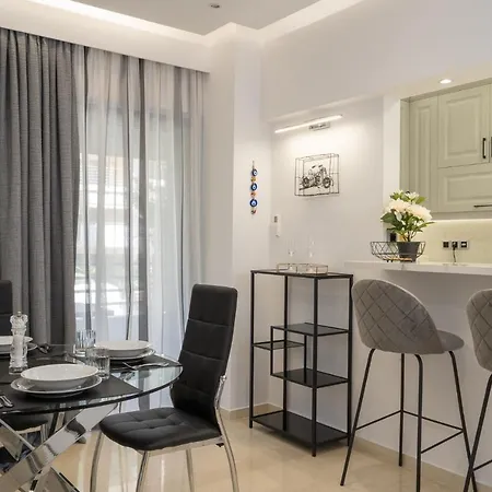 Elegant Oasis 2 Bedroom Near The Marina & The Apartment