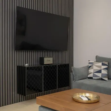 Elegant Oasis 2 Bedroom Near The Marina & The *