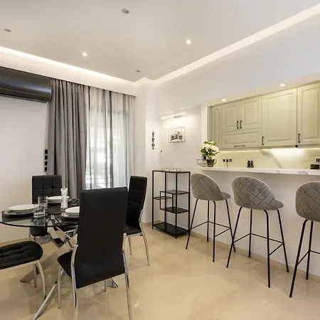 Elegant Oasis 2 Bedroom Near The Marina & The Apartment
