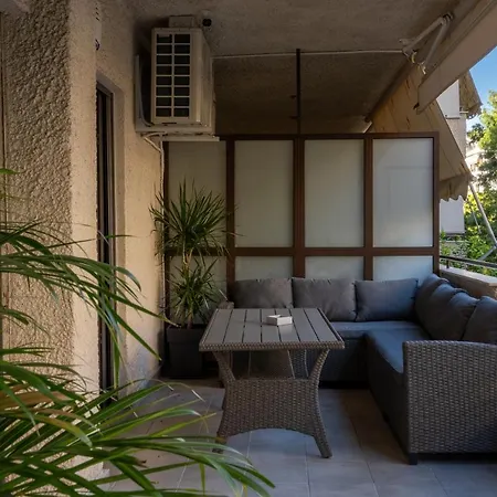 Elegant Oasis 2 Bedroom Near The Marina & The