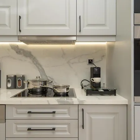 Elegant Oasis 2 Bedroom Near The Marina & The *