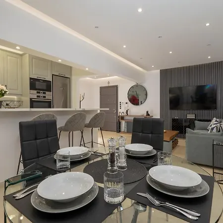 Apartment Elegant Oasis 2 Bedroom Near The Marina & The Athens
