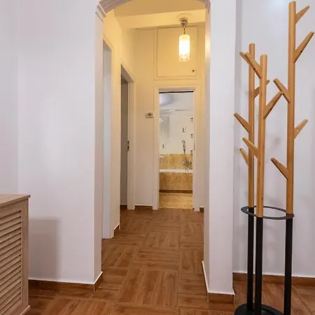 Aincac Center