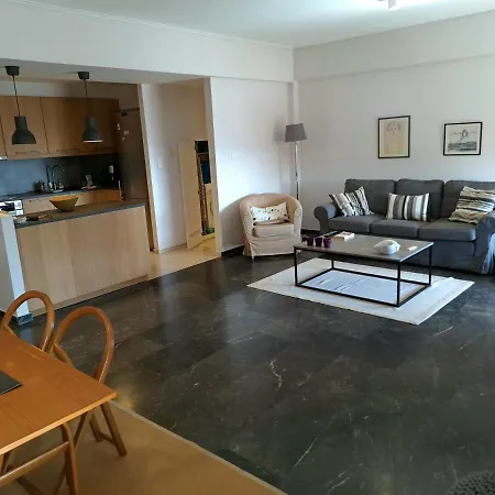 Glyfada Cozy Seaside Apartment *