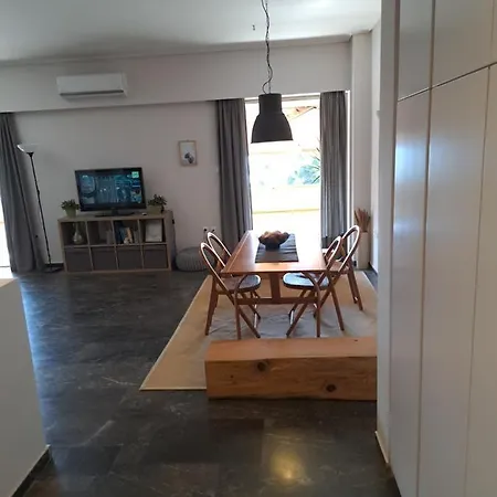 Glyfada Cozy Seaside Apartment *