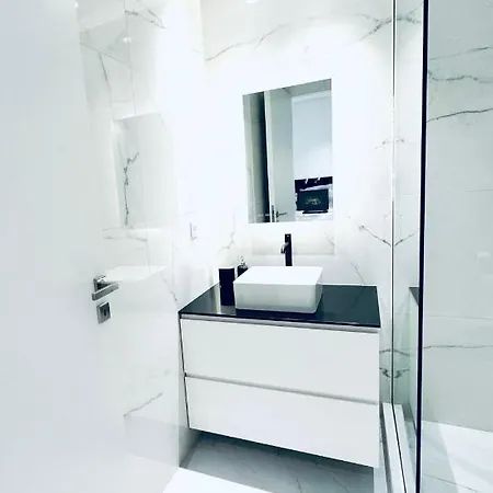 Stylish Superior Bedroom In Kolonaki Apartment *