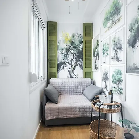 The Olive - Renovated Penthouse - Kipseli Apartment
