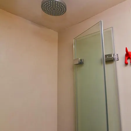 Apartment Acropolis Heart 2 Bdr With 2 Attached Bathrooms Next To The Site