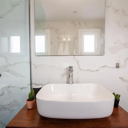 Stunning 2-bedrooms In The Heart Of * Athens