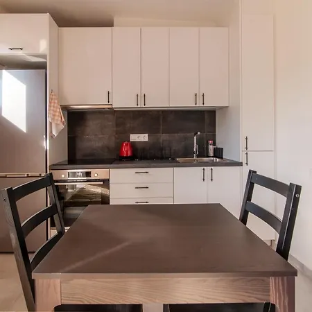 Apartment Stunning 2-bedrooms In The Heart Of