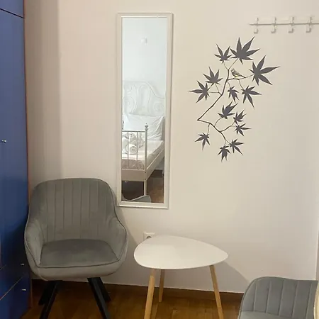 Modern, Ideally Located Athènes