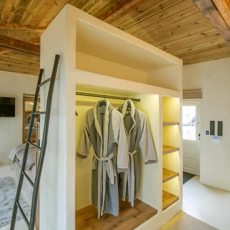 House Thission Apartment *