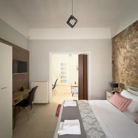 Cozy With Yard & Charm In Διαμέρισμα Αθήνα