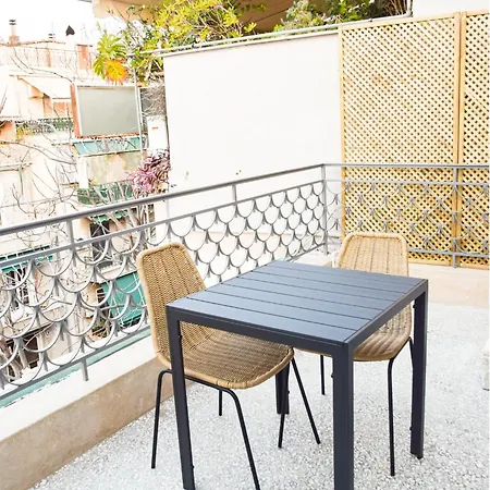 Newly Renovated Sunny Apartamento Atenas