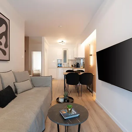 Chic And Lavish In Appartement *