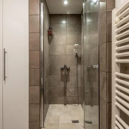 Mystique One Bedroom By Blupine Apartment *