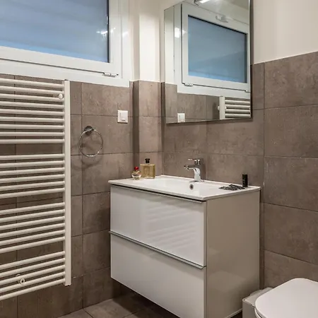 Mystique One Bedroom By Blupine Apartment