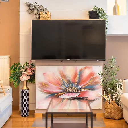 Apartment The Luxury Loft By Cloudkeys