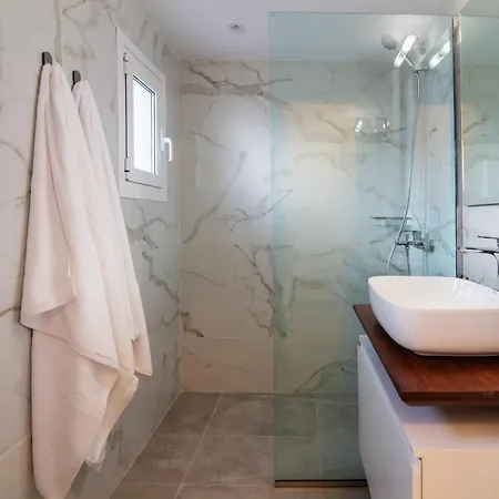 Stunning 2-bedrooms In The Heart Of Apartment *
