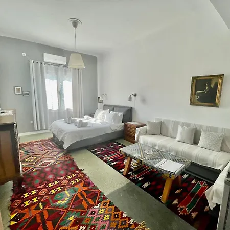 A Litte Taste Of Hotel Athènes