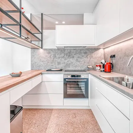 Comfortable Living In 2br