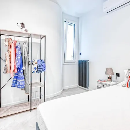 Comfortable Living In 2br Apartment *