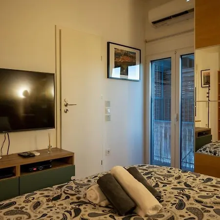 Modern Bright Cozy Top-floor & Terrace. Apartment Athens