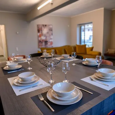 Subtle 3 Bed Luxury With A View *