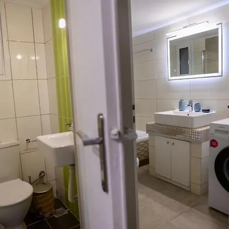 Subtle 3 Bed Luxury With A View *