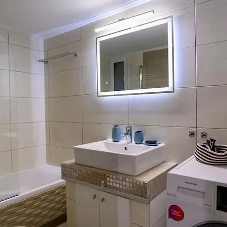 Subtle 3 Bed Luxury With A View Apartment