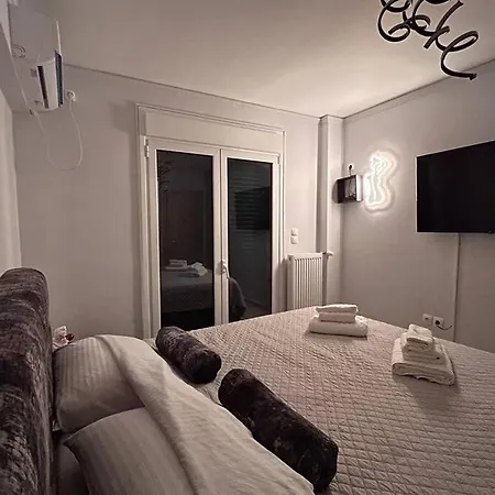 Fresh Spicy 1bd Amusement Arcade Apartment