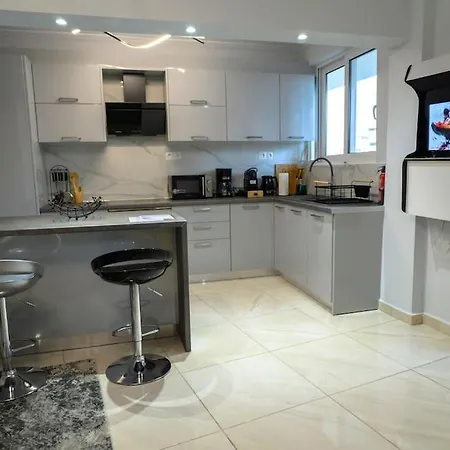 Fresh Spicy 1bd Amusement Arcade Apartment
