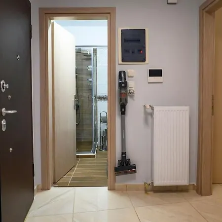 Fresh Spicy 1bd Amusement Arcade Apartment