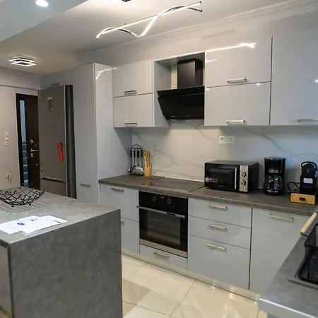 Fresh Spicy 1bd Amusement Arcade Apartment *