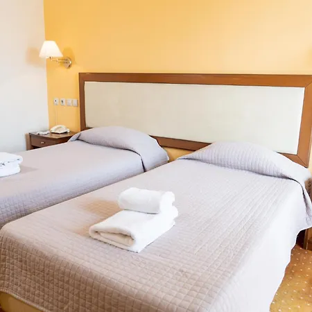 Four Seasons Hotel 3*