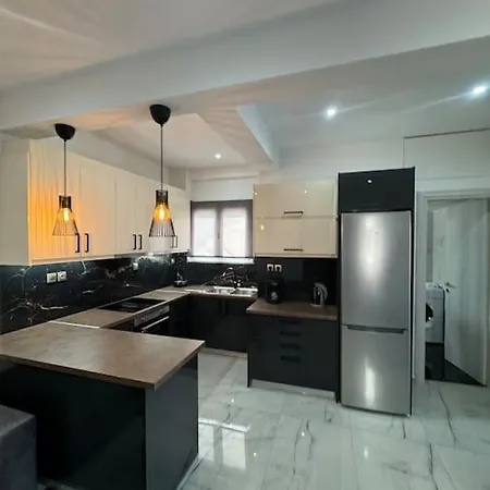 καινούργιο υπέροχο δίπλα στο μετρό Apartment Athens