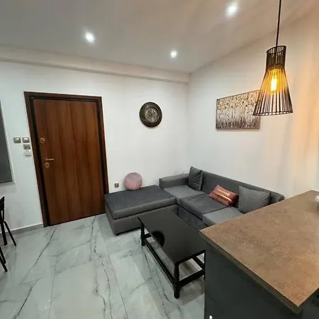 καινούργιο υπέροχο δίπλα στο μετρό Apartment