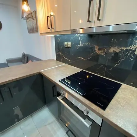 καινούργιο υπέροχο δίπλα στο μετρό Apartment Athens