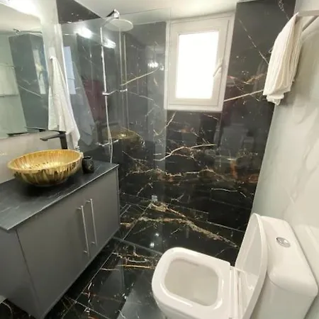 καινούργιο υπέροχο δίπλα στο μετρό Apartment