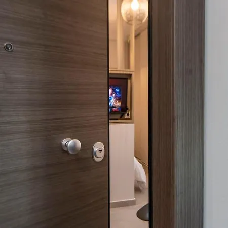Apartment 'apolon' Next To Metro