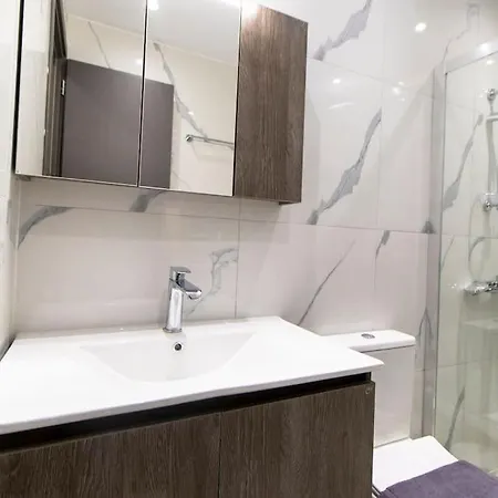 Apartment 'apolon' Next To Metro *
