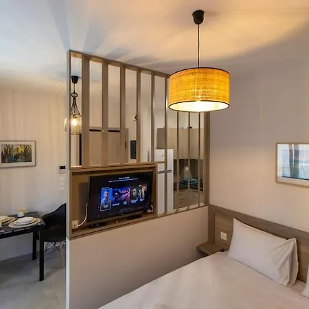 Apartment 'apolon' Next To Metro *