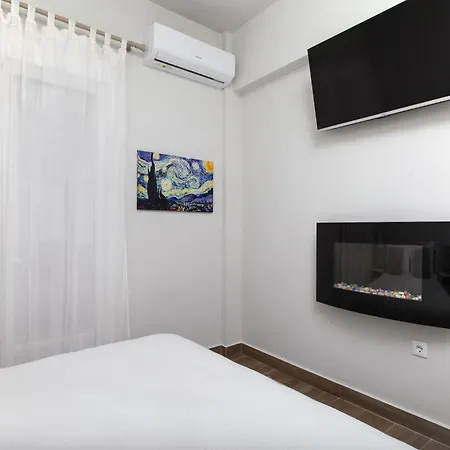 Gem, Next To Metro, Walk To Akropolis Apartment *