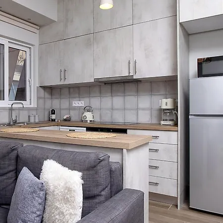 Gem, Next To Metro, Walk To Akropolis Apartment *