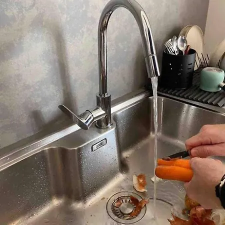 Comfortable Living In 2br Apartment *