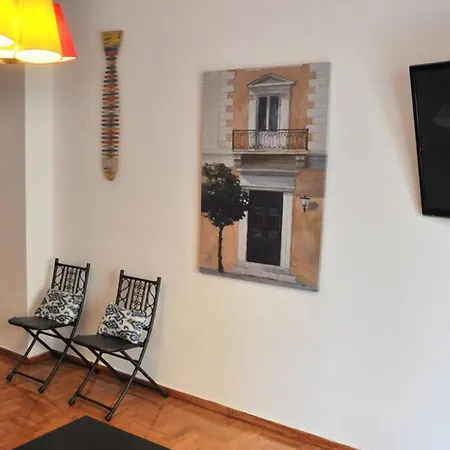 Magnificent In Plaka Apartment