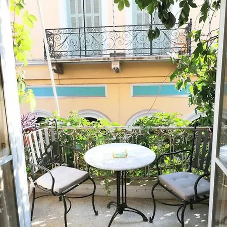 Magnificent In Plaka Apartment