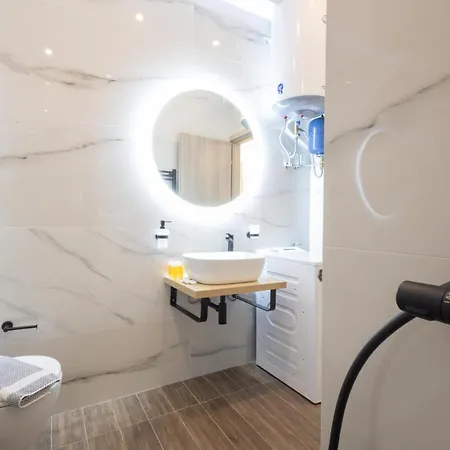 Apartment Spacious 3-bedroom Dual In Centre Athens