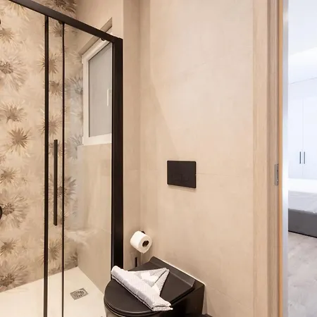 Spacious 3-bedroom Dual In Centre * Athens